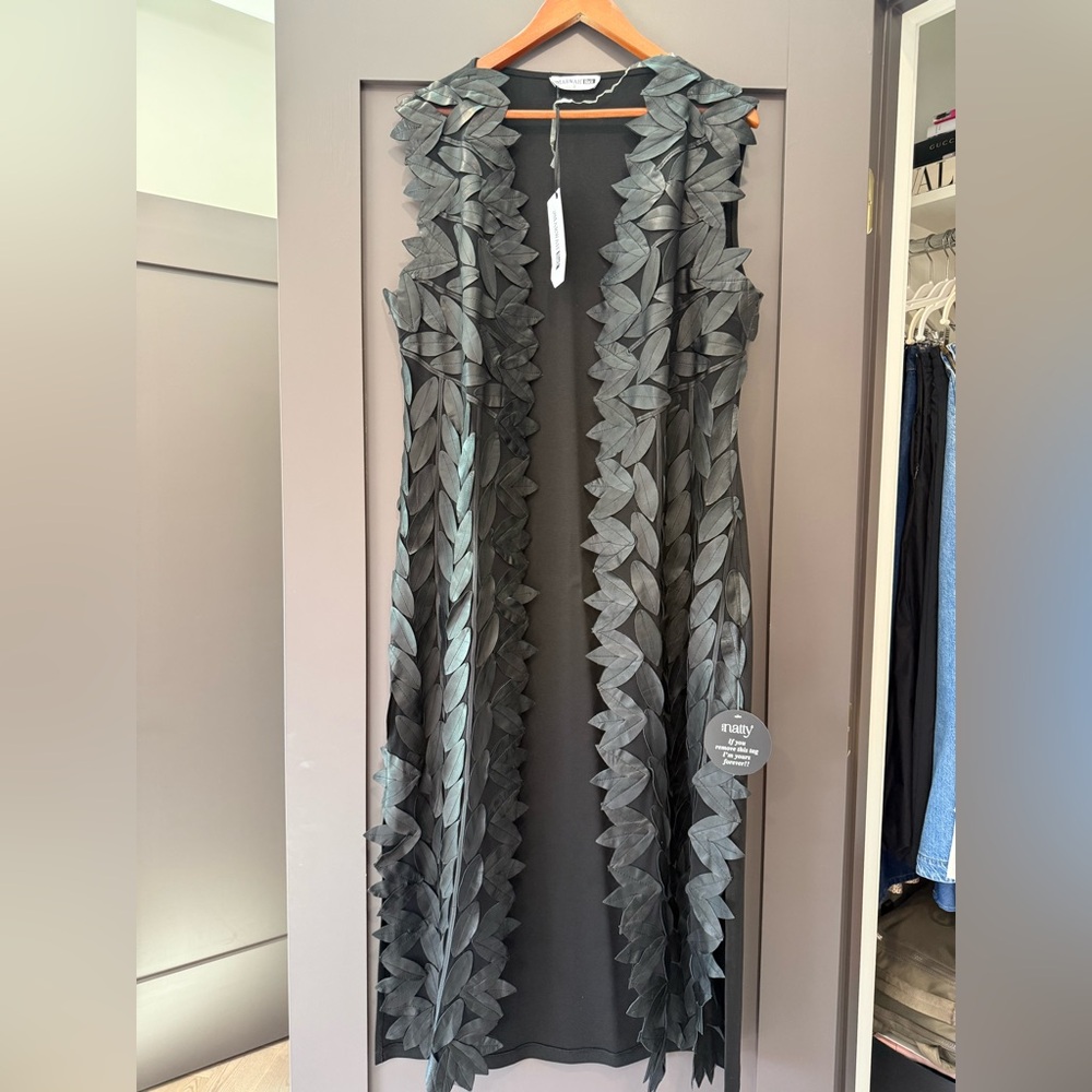 Black Leaf-Patterned Sleeveless long Vest